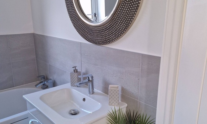 Gateshead Cabin | Perfect for a city break, 10 minutes into Newcastle city centre