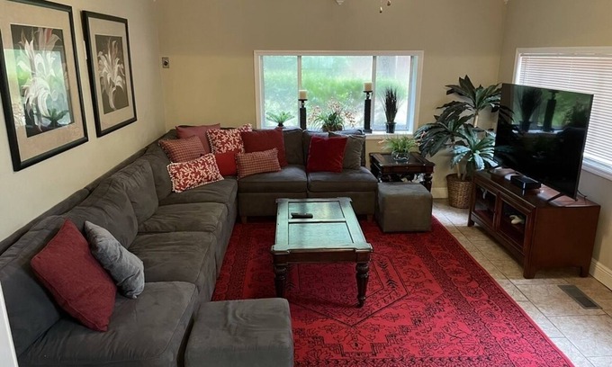 Chapel Ridge House | Perfect for campus visits 4 bedroom walk to Doak