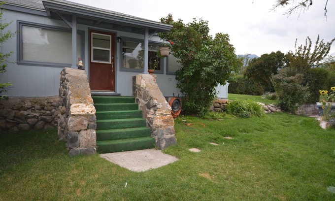 Gardiner House | Perfect For Families, Couples, And Dog Friendly! Short Walk To YNP!