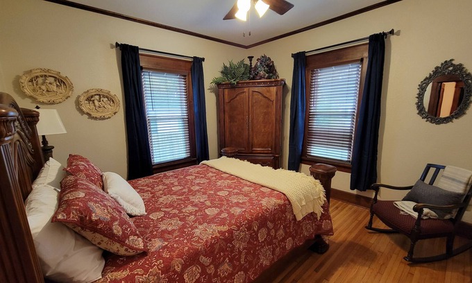 Winterset House | Perfect for Families, Friends, and Getaways!