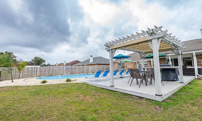 Pensacola House | Perfect for FamiliesnPrivate Pool, Hot tub, Fenced Yard, Pets ok, Near Beaches
