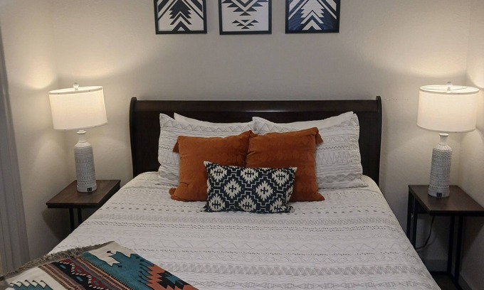 Gainesville Apartment | Perfect for Gator Games! Two Blocks Away from Ben Hill Griffin Stadium