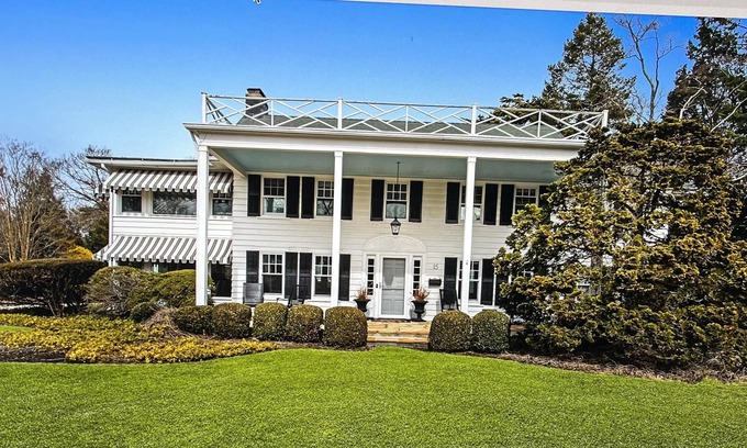 Bellport House | Perfect for large family gatherings. Wonderful beach house with pool - sleeps 12