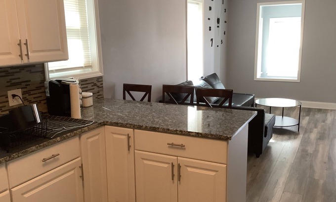 Waukegan House | Perfect for Navy Graduates, leisure, business