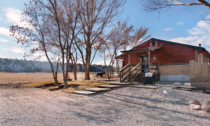 New Castle Apartment | Perfect for outdoor adventurers & couples; near Glenwood, hot springs & skiing
