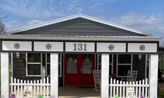 Kingsland House | PERFECT FOR THE TOTAL SOLAR ECLIPSE: Cozy 1-bedroom house in fantastic Kingsland