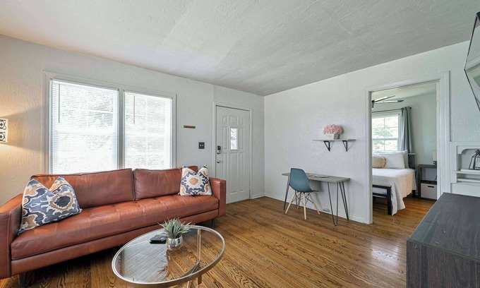Asian District Apartment | Perfect for travel workers ✈️, budget-friendly for long stays🏠!