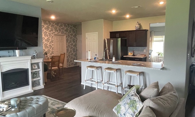 Fayetteville House | Perfect Game Day & Parents Weekend! Spacious 4-Bedroom -Just 8 Minutes from UARK