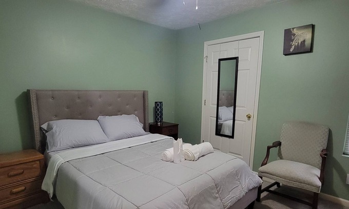Lawrenceville House | PERFECT GET AWAY,PEACEFUL NEIGHBORHOOD( space B)