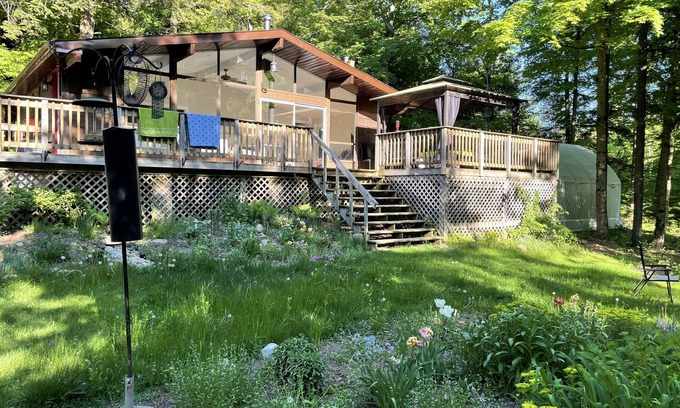 Alnwick/Haldimand Cottage | Perfect Getaway Only 60 min From Toronto. Next to Ste. Anne's Spa.