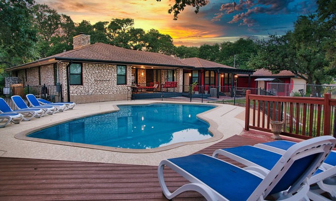 West Oak Hill House | Perfect Getaway! Private Pool, Hot Tub & Dog Run 15 Min to Downtown - CITY VIEWS