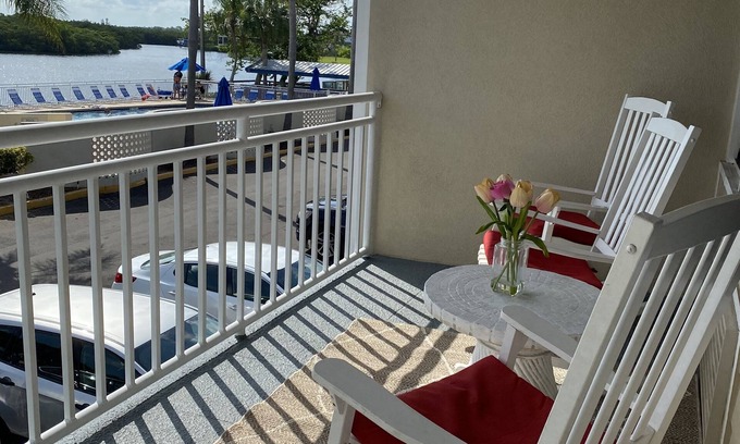 Ruskin Apartment | Perfect getaway w/pool, hot tub and world class views