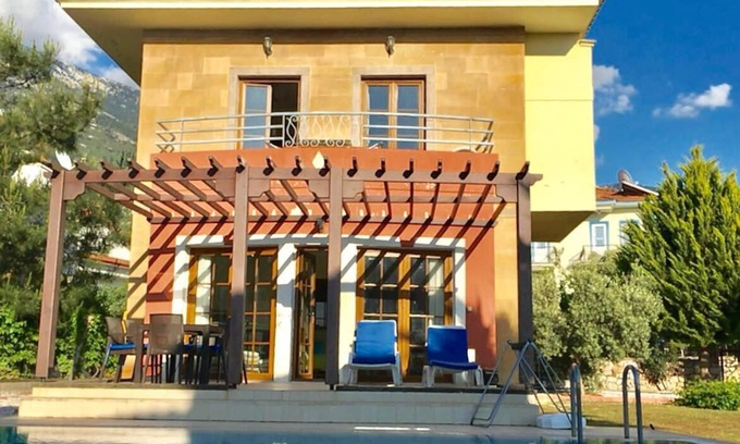 Oludeniz Villa | Perfect location 2 minutes to all amenities, bars/bus/restaurants and shops.