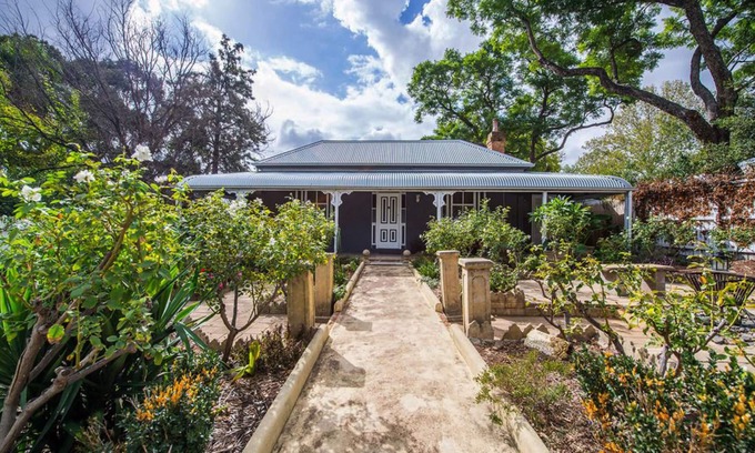 Scone House | Perfect Location for Leisure or Business - Right in the main street