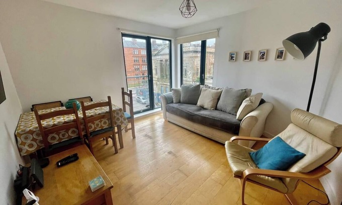 North West Apartment | Perfect Location in Heart of Glasgow West End! | Pass the Keys