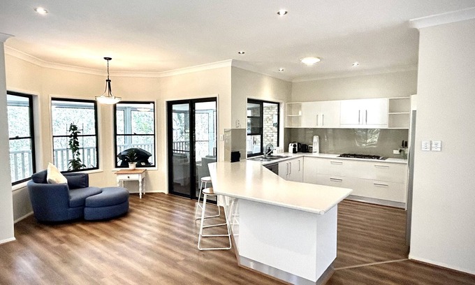 Griffin House | Perfect North Brisbane Retreat - 4 bed 2 bath - Stunning Outdoor Space