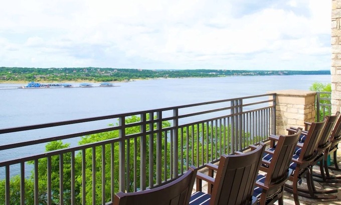 Lakeway Hotel | Perfect Place to Unwind! Outdoor Pool, Free Parking!