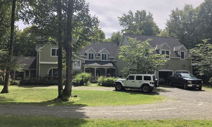 West Stockbridge House | Perfect setting for Family Vacations Short and Long Term Stays Welcomed.