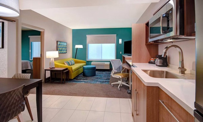 Downtown Tucson Hotel | Perfect Spot for Unwinding! Outdoor Pool, Pet-Friendly Property, Free Breakfast!