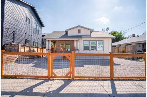 Denver Heights House | Perfect Spot to Relax 4BR3BA Near DTown Hemisfair