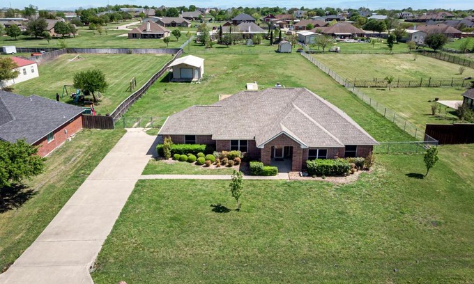 Forney House | Perfect Stay in Ranch-like House w Huge Backyard!