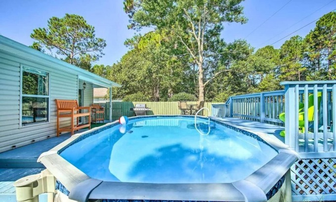 Pensacola House | Perfect Summer Pool House! Sleeps 6 Families Love it!