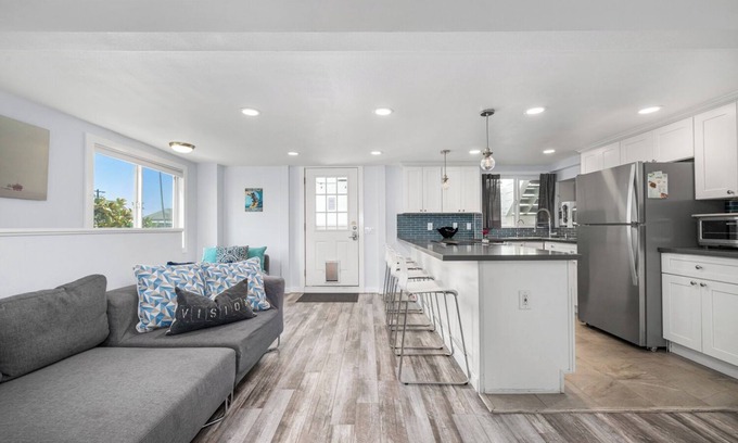 West Newport House | Perfect Surf Casa in Newport Near Beach and Pier