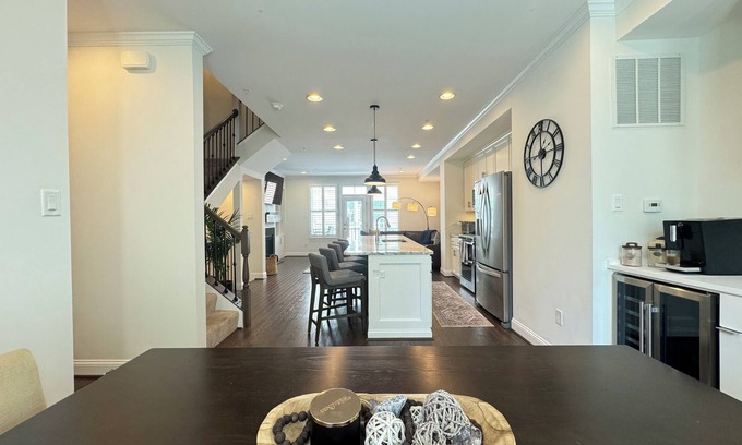 Annapolis House | Perfect Townhouse for USNA Commissioning Week!