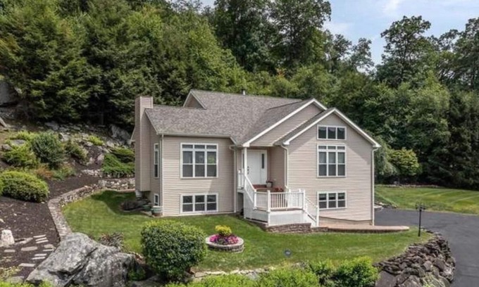 New Fairfield House | Perfect vacation house! Just 90 minutes from Manhattan.