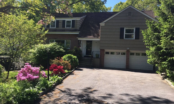 New Rochelle House | Perfect Westchester home for the summer