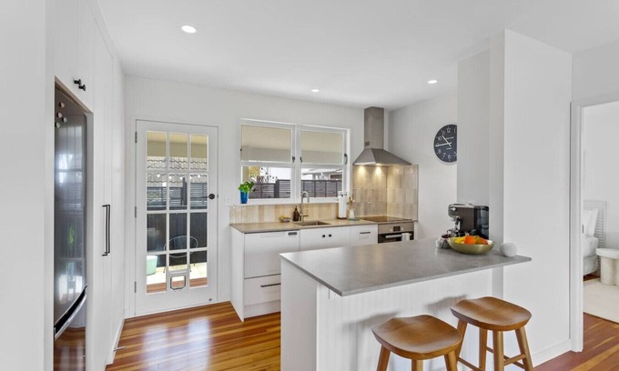 One Tree Hill House | Perfectly Appointed Home