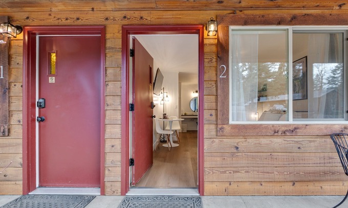 Quilcene Apartment | Perfectly located dog-friendly studio with mountain views & fast WiFi