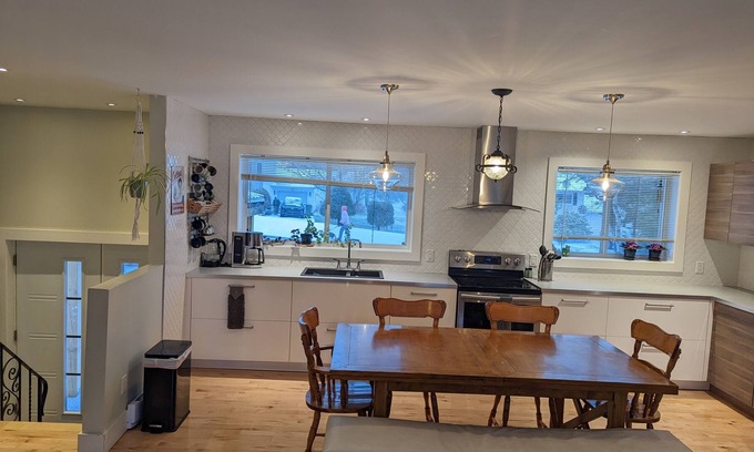 Timberlea House | Perfectly located Family Home - Private backyard