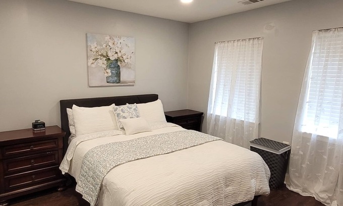 Federal Hill Condo | Perfectly located minutes from the Inner Harbor, Ravens and Orioles stadium.