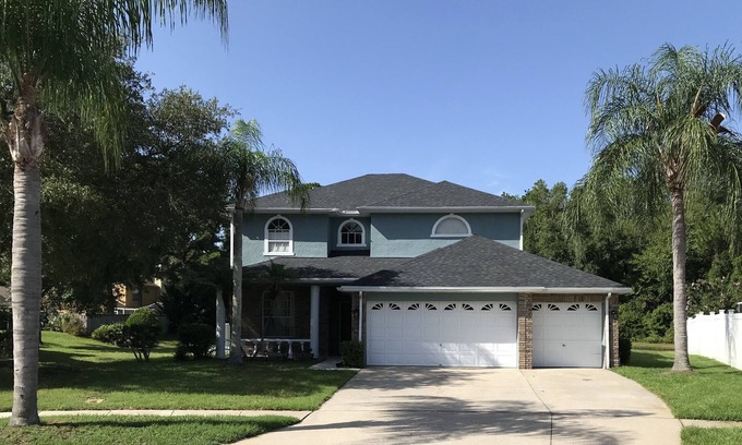 Coventry Village House | Perfectly placed between beaches and city 4bed 2/1/2 /pool in prestigious comm.