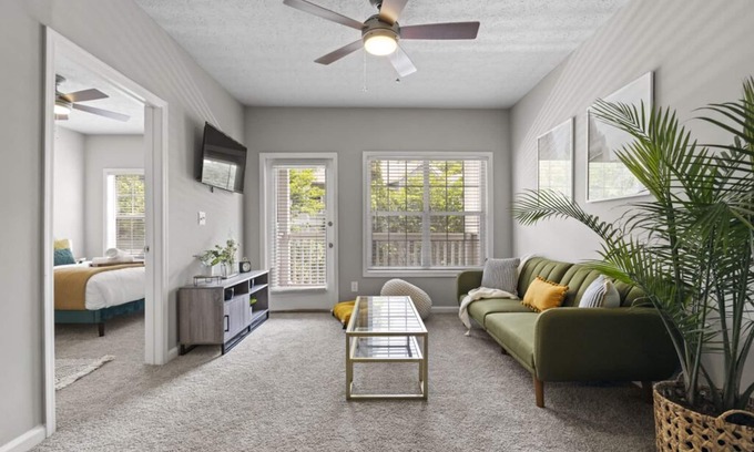 Dunwoody Condo | PERIMETER CENTER Luxe* FREE Parking+POOL+Balcony