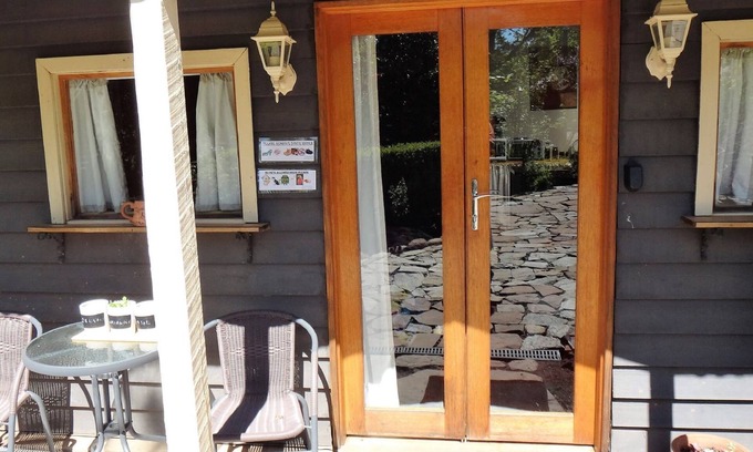 Jamieson Cottage | Perkins Place Tulip Cottage
