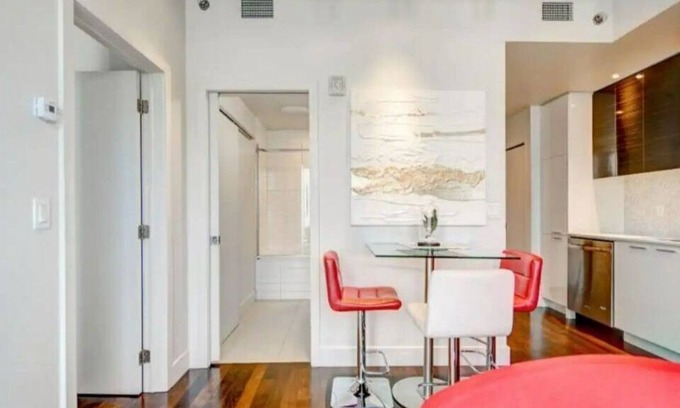 Griffintown Apartment | Perle Tout Équipée Avec Vue, Balcon et Wi-fi Vieux-montréal et Centre-ville