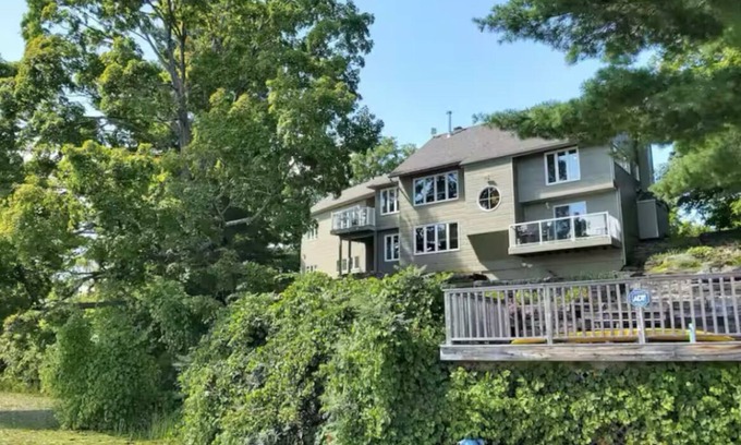 Tay Valley House | Perth 5 BR Lakehouse Retreat!