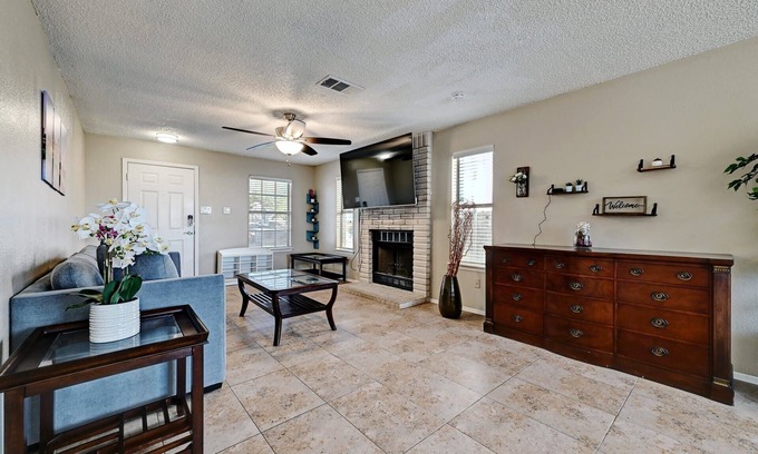 Pflugerville House | Pet & Family-Friendly | Newly Remodeled 3BR/2.5BA | Close to i35, Park, Trails