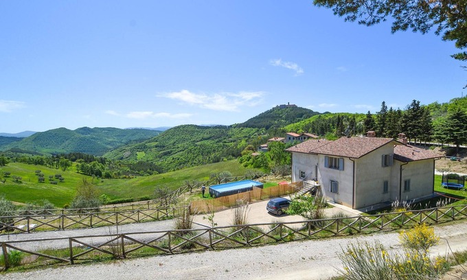 Monte Santa Maria Tiberina Apartment | Pet friendly apartment