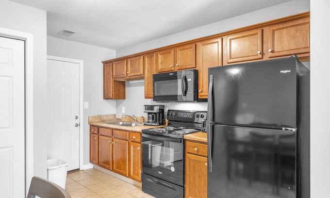 Clarksville House | Pet Friendly, 15 minutes to Ft Campbell-A1