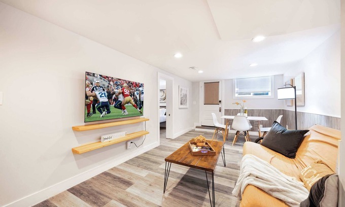 Wallingford Apartment | Pet Friendly 1BR Basement w/Gym |Near UW &Hospital