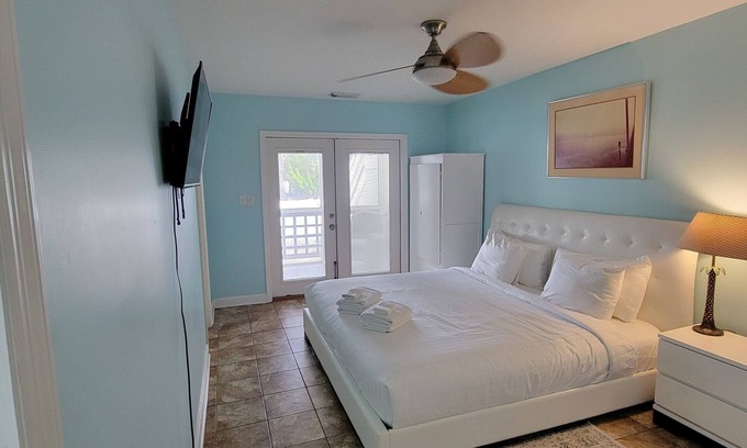 Palmetto Dunes Apartment | Pet Friendly! 2/2 Sleeps 6,Just steps to the Beach & Back River
