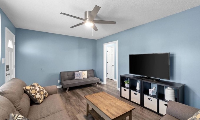 Oak Grove House | Pet Friendly 2 bedroom close to Ft. Campbell