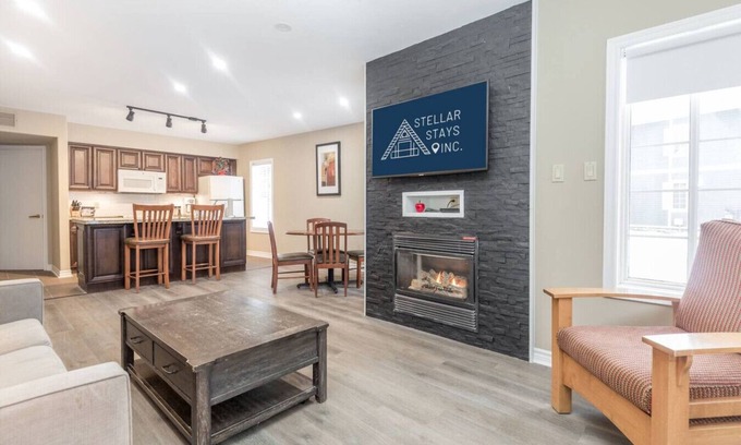 Oro-Medonte Apartment | Pet Friendly, 2 King Beds, Gym, Pool