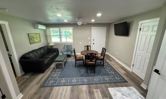 North Northwest Pensacola Apartment | Pet-Friendly 2BR | Free Parking and Wi-Fi