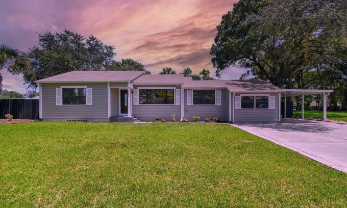 Virginia Park House | Pet-friendly 3bdr 2bath house close to airport, downtown, beach and restaurants.