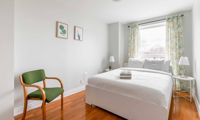 Little Italy Apartment | Pet-Friendly 3BR Apartment - Ossington Ave!