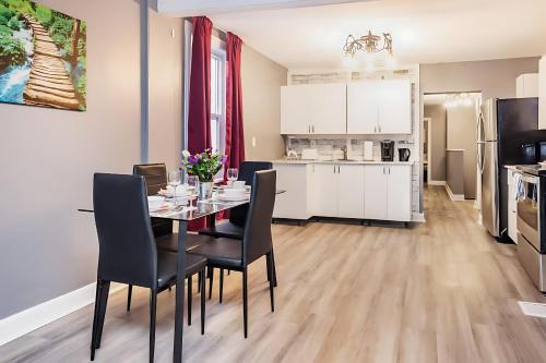 Sandy Hill Apartment | Pet-Friendly 3BR Apartment - Near University & Byward Market